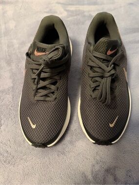 Nike Black Mesh Running Sneakers with Pinkish Gold Swooshes NEW